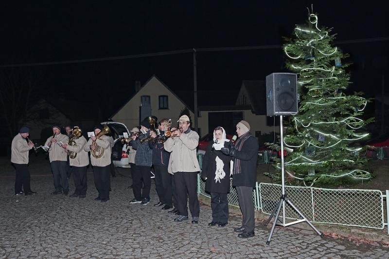 P01 Barevná muzika a Vánoční strom.j